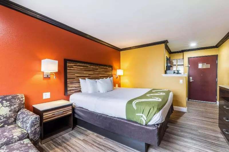 身障者適用キングサイズベッドルーム, Quality Inn & Suites