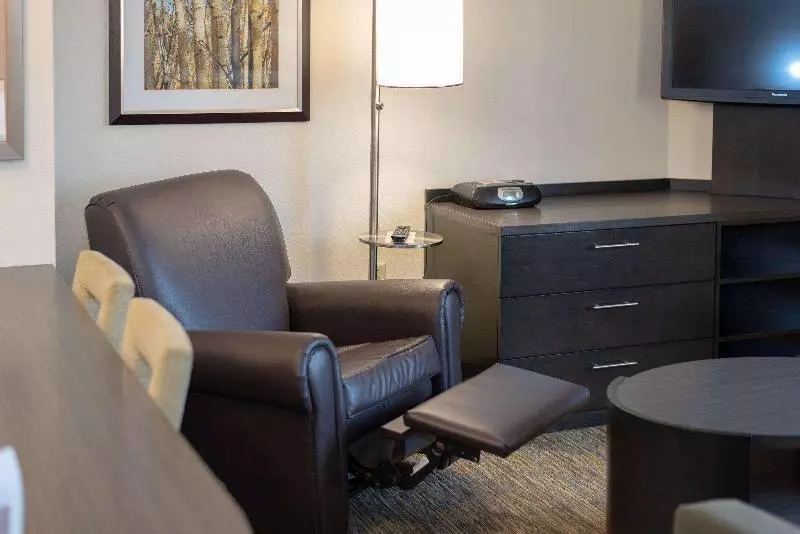 スイート, Sonesta Simply Suites Arlington