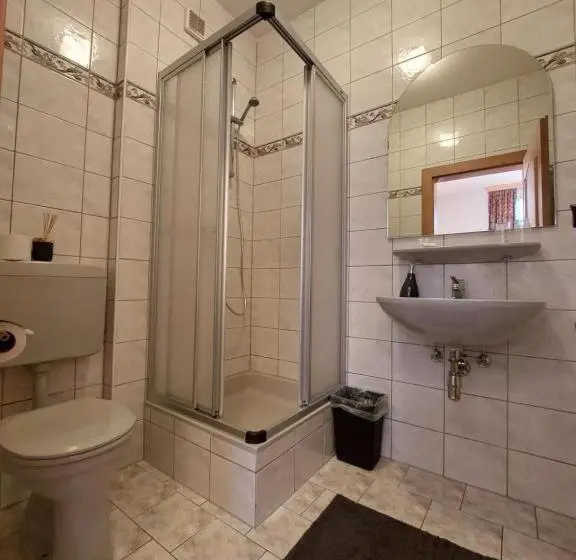 スタンダードトリプルルーム, 3 Raben   Leoben   Zimmer Für Geschäftsreisende, Urlauber, Monteure Und Handwerker, Polski Pensjonat