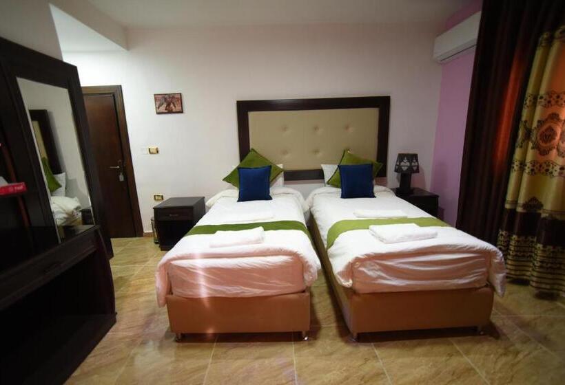 اتاق لوکس, Petra Guests