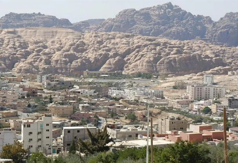 اتاق لوکس چهار تخته, Petra Guests