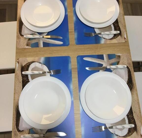 استودیو خانوادگی, Stella Apartments