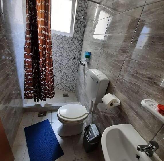استودیوی استاندارد, Stella Apartments