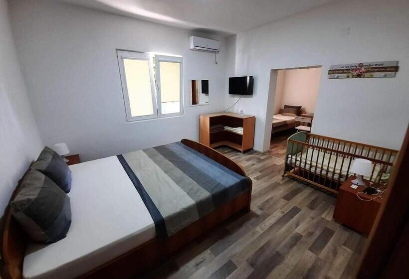 استودیوی استاندارد, Stella Apartments