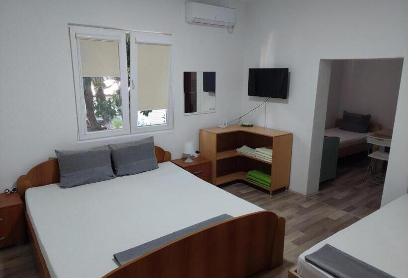 استودیوی استاندارد, Stella Apartments