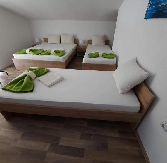 استودیو استاندارد با بالکن, Stella Apartments