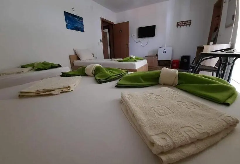 استودیو استاندارد با بالکن, Stella Apartments