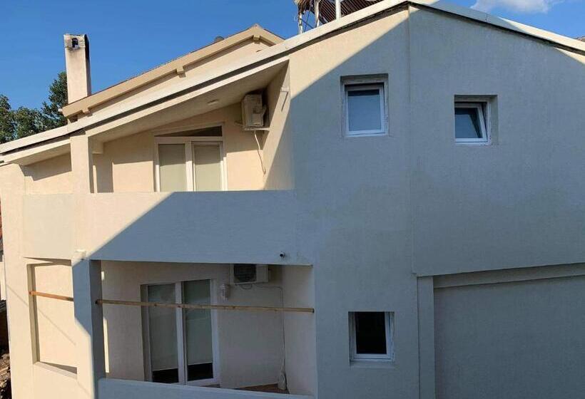 استودیو استاندارد با بالکن, Stella Apartments