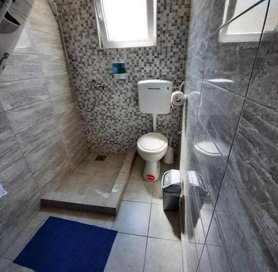 استودیو خانوادگی, Stella Apartments