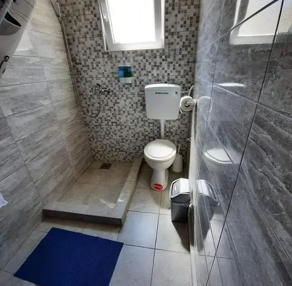 استودیو خانوادگی, Stella Apartments