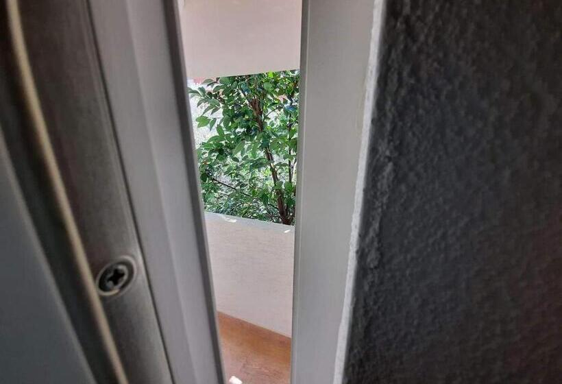 استودیو خانوادگی, Stella Apartments