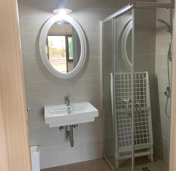 اتاق استاندارد چهار تخته, Le Tre Colonne