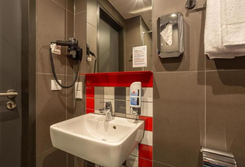 Номер Стандарт, Meininger Hotel Heidelberg Hauptbahnhof
