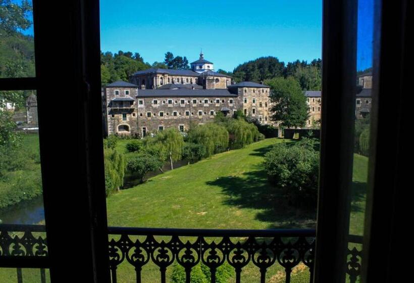 豪华三人间, A Casa Da Botica