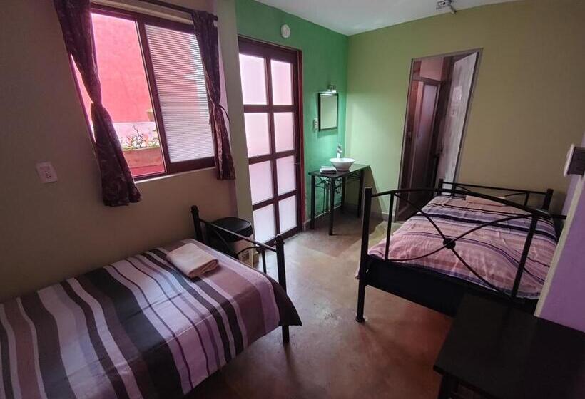 Economy Triple Room, El Descanso