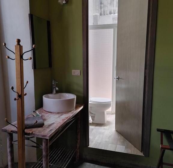 اتاق استاندارد سه نفره, El Descanso