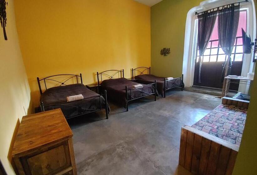 اتاق استاندارد سه نفره, El Descanso