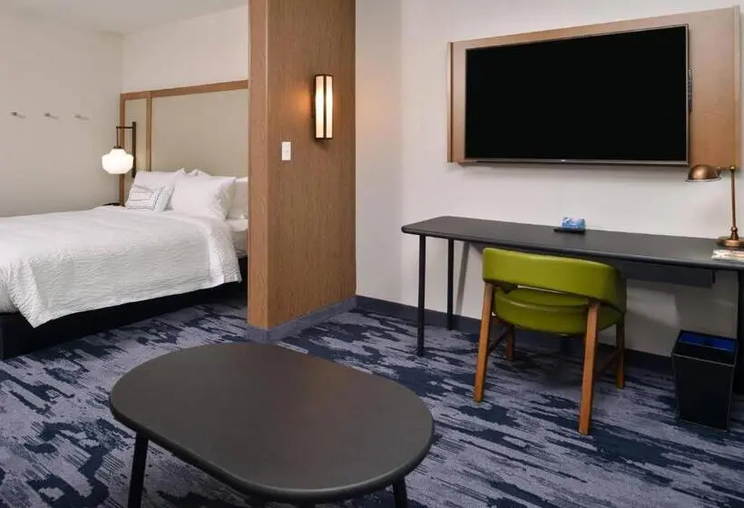 キングサイズベッドのスイートルーム, Fairfield Inn & Suites By Marriott Canton