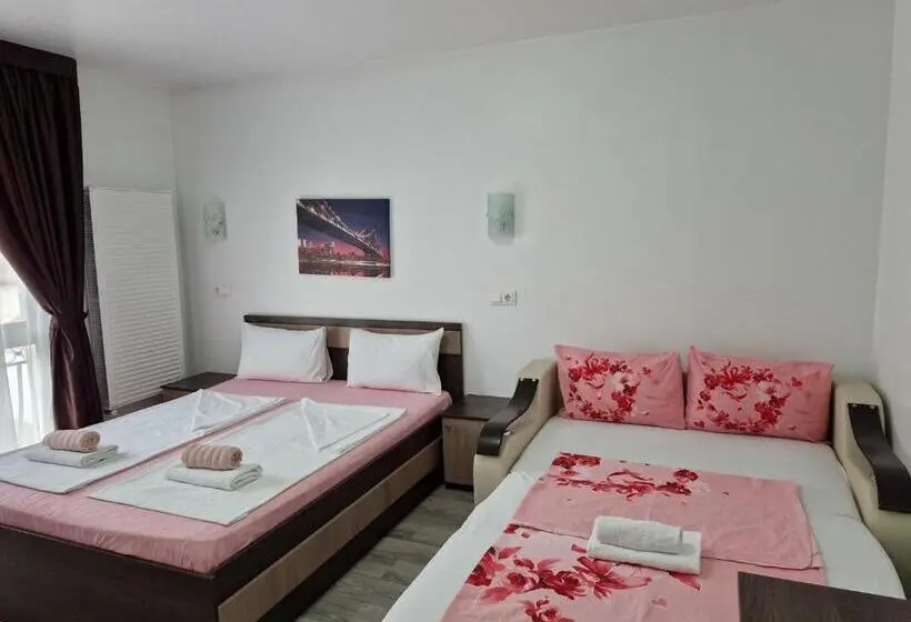 Standard Kolmen Hengen Huone, Pensiunea Bella Vista