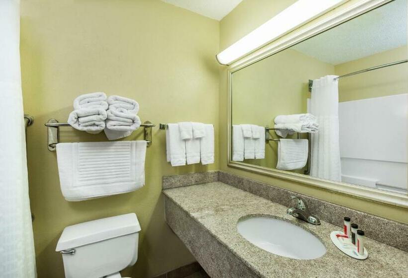 חדר סטנדרט עם מיטת קינג, Baymont By Wyndham Fort Dodge