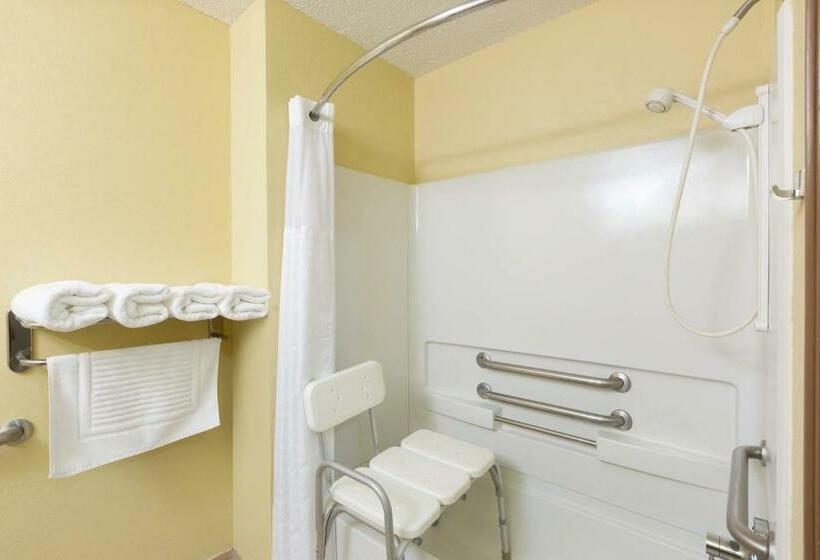 חדר סטנדרט מותאם לאדם עם מוגבלויות, Baymont By Wyndham Fort Dodge