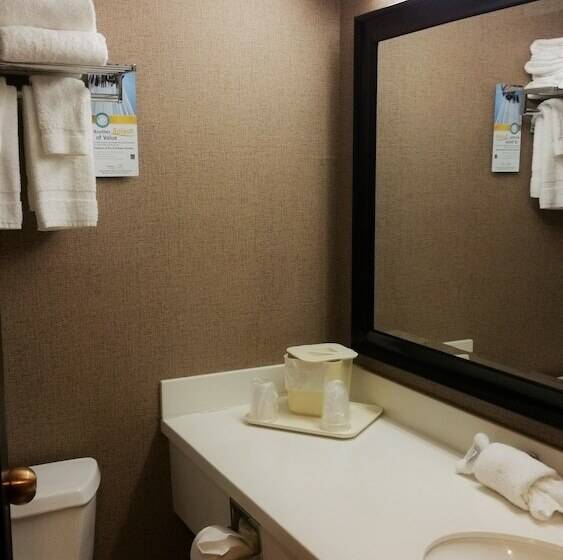 غرفه قياسيه سريرين مزدوجين, Quality Inn