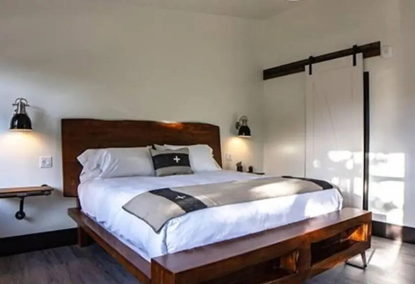 デラックスルーム, Compass Rose Lodge