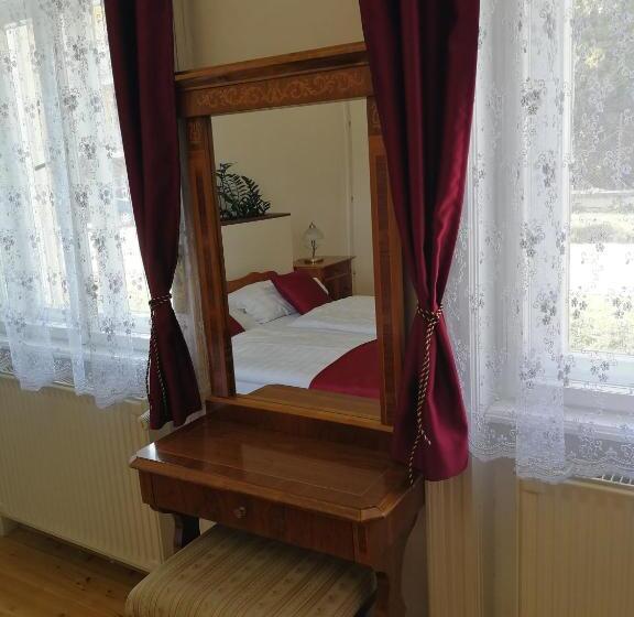 豪华房间, Tulipanvendeghaz