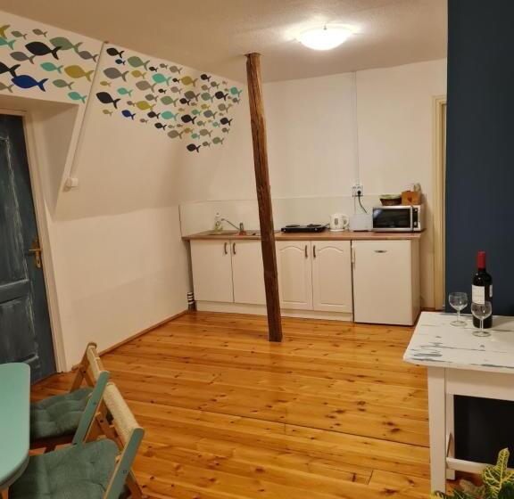 带2个卧室的公寓, Tulipanvendeghaz