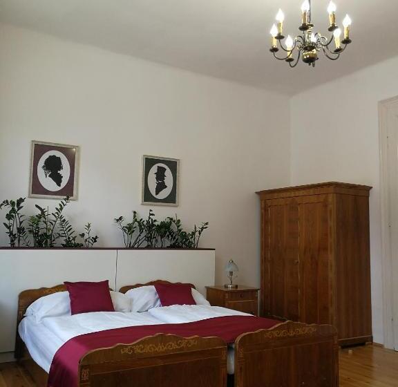 豪华房间, Tulipanvendeghaz