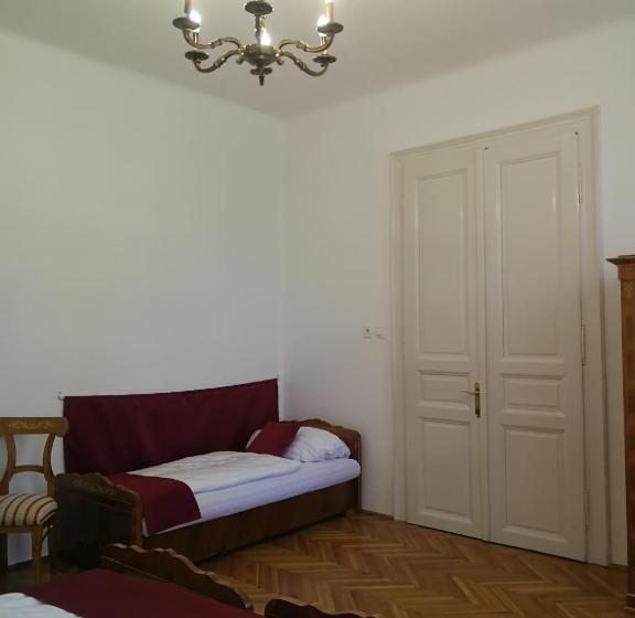 标准三人间, Tulipanvendeghaz