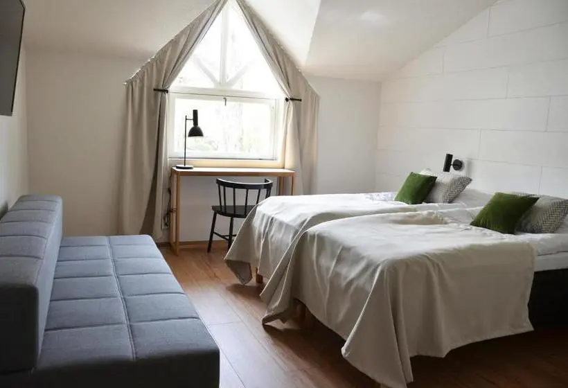 Economy Quadruple Room, Hesehotelli Turku Kaskentie