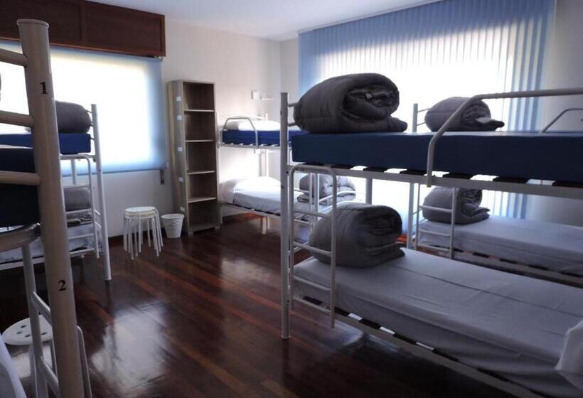 ルームシェアのワンベッド, Albergue Pallanes