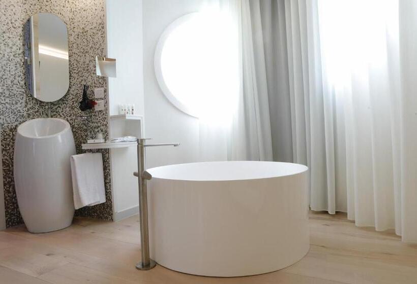 디럭스 주니어 스위트, Astrea Wellness & Spa