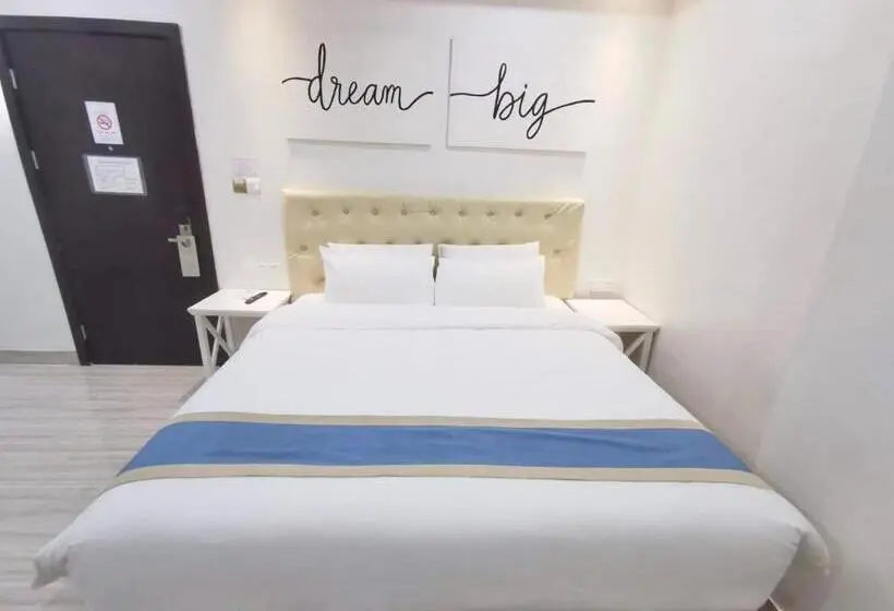اتاق استاندارد با تخت بزرگ, Hampton Suites