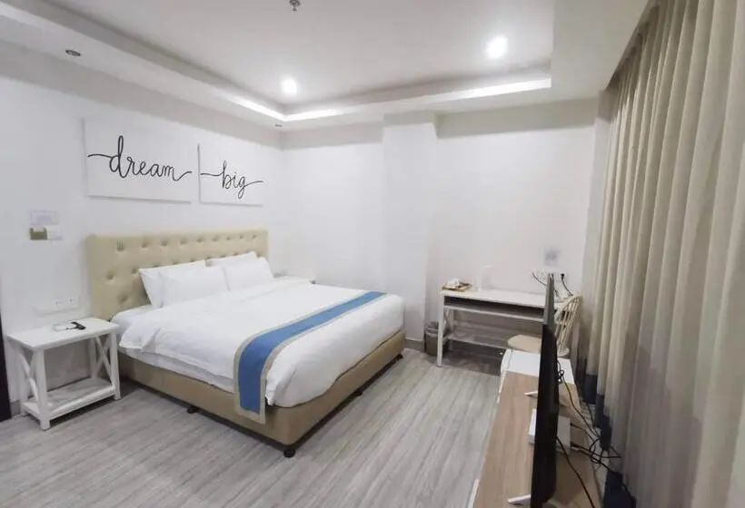 اتاق استاندارد با تخت بزرگ, Hampton Suites