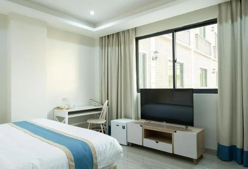 اتاق استاندارد با تخت بزرگ, Hampton Suites