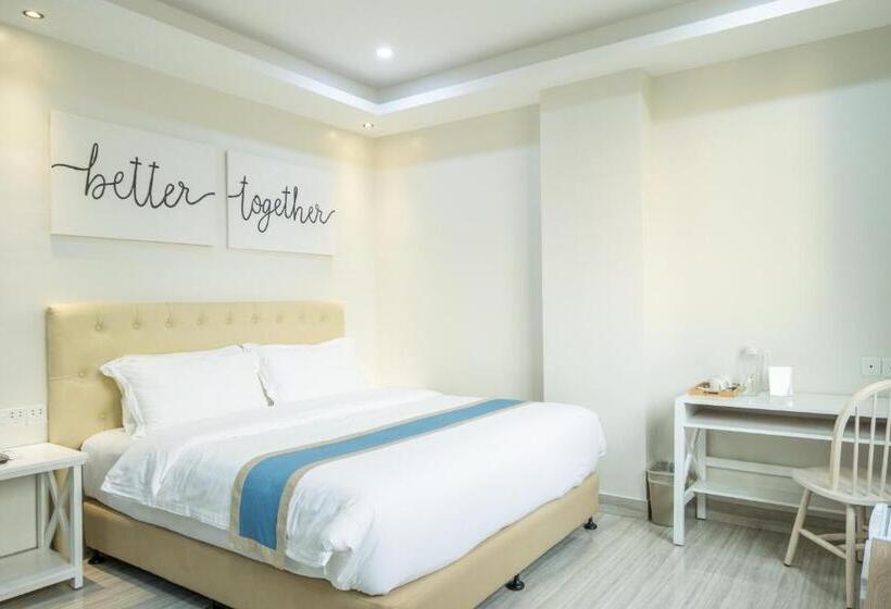 اتاق استاندارد با تخت بزرگ, Hampton Suites