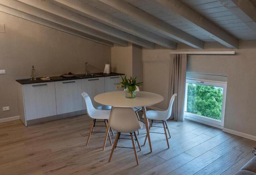 جناح جونيور مزوَّد بتراس, Il Biotto