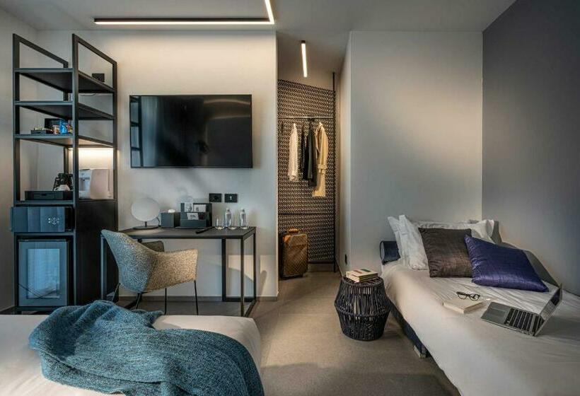 اتاق استاندارد سه نفره, J44 Lifestyle