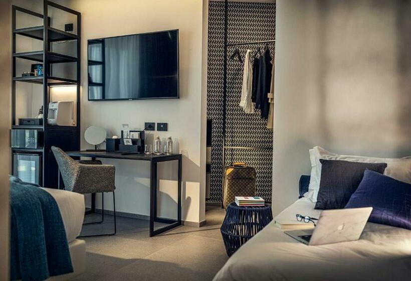 اتاق استاندارد سه نفره, J44 Lifestyle