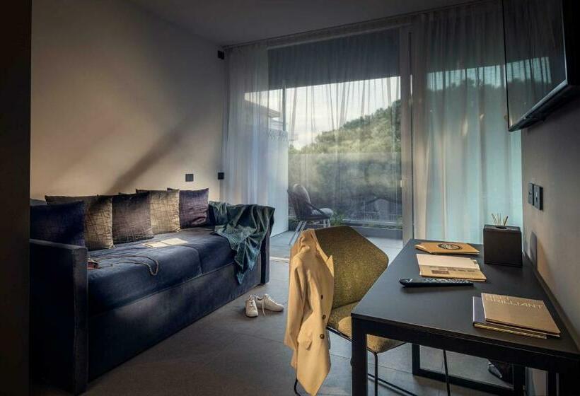 سوییت اجرایی, J44 Lifestyle