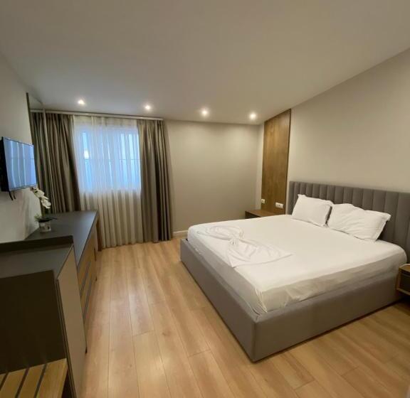 디럭스 룸, Colis