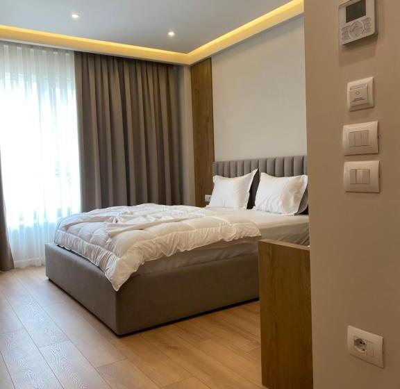 디럭스 룸, Colis