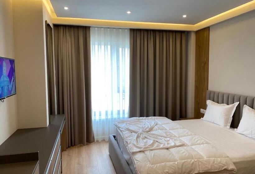 디럭스 룸, Colis