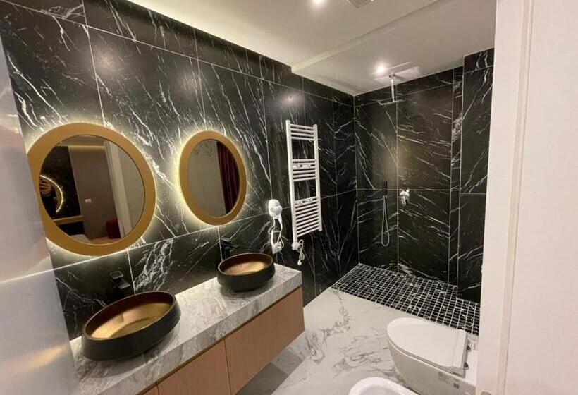 디럭스 스위트, Colis