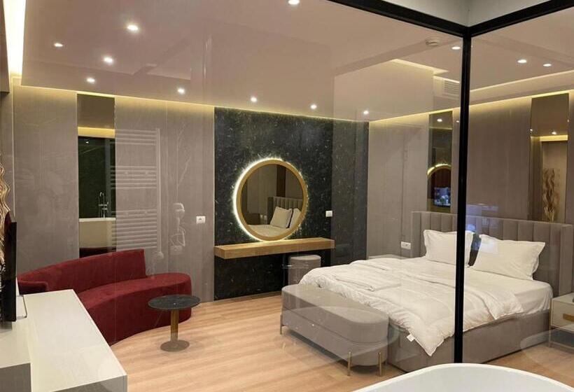 디럭스 스위트, Colis