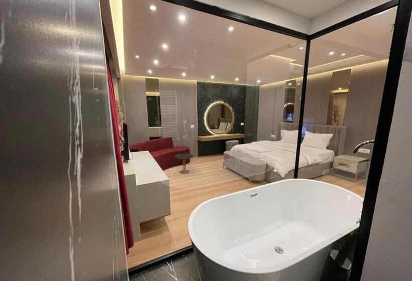 디럭스 스위트, Colis