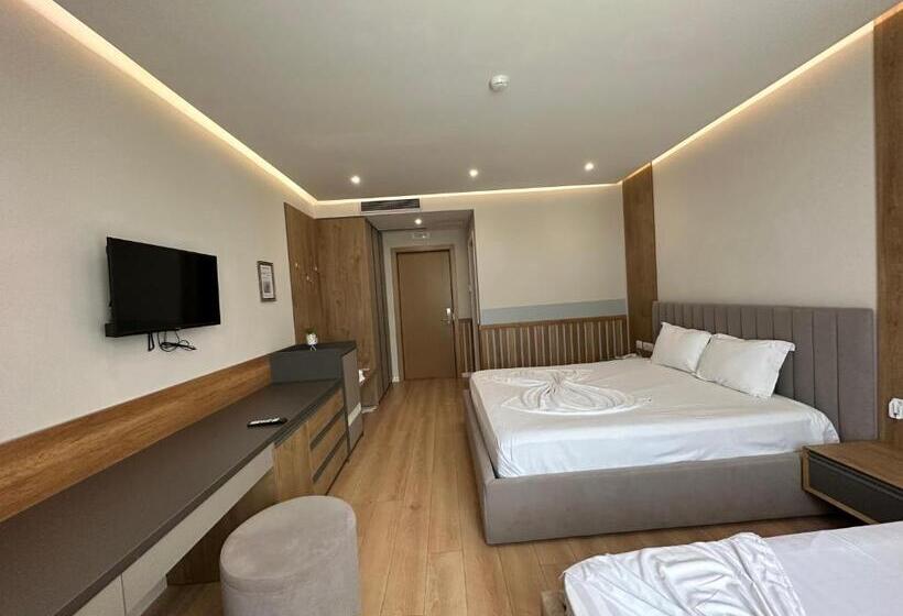 디럭스 패밀리 룸, Colis