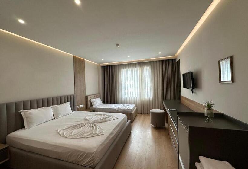 디럭스 패밀리 룸, Colis